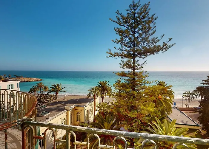 Grand 2p Face En Centre-ville Dans Un Palace Avec Parc A - Fr-1-196-318 *