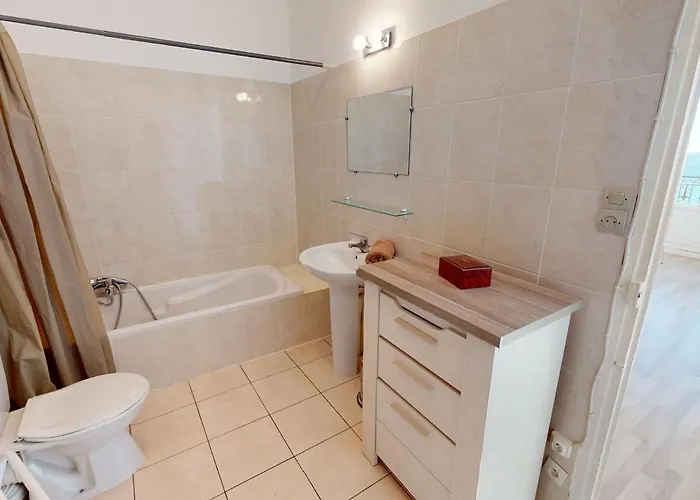 Grand 2p Face En Centre-ville Dans Un Palace Avec Parc A - Fr-1-196-318 Menton