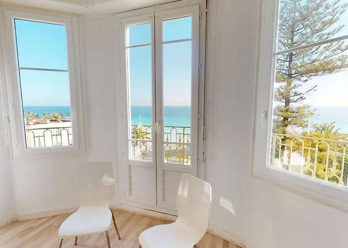 Grand 2p Face En Centre-ville Dans Un Palace Avec Parc A - Fr-1-196-318 Menton