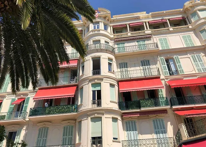 Grand 2p Face En Centre-ville Dans Un Palace Avec Parc à - Fr-1-196-318 Apartamento Menton
